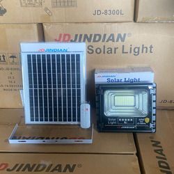 Đèn pha năng lượng mặt trời JD-8840L