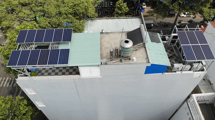 đèn pha năng lượng mặt trời